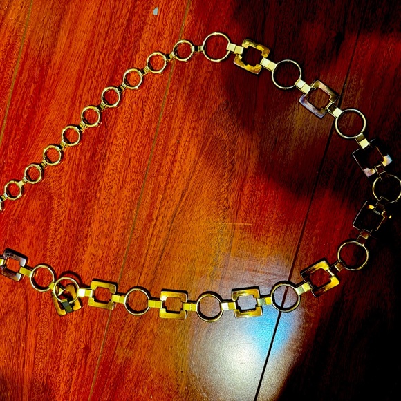 Beautiful vintage gold chain belt. Set at the length you want - Picture 2 of 6